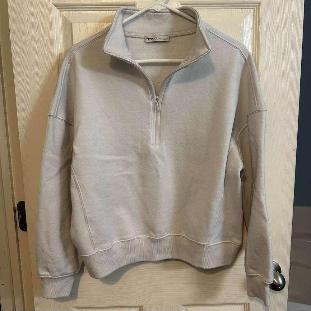 Zenana Outfitters Women’s cropped light grey Zip-Up, size large
